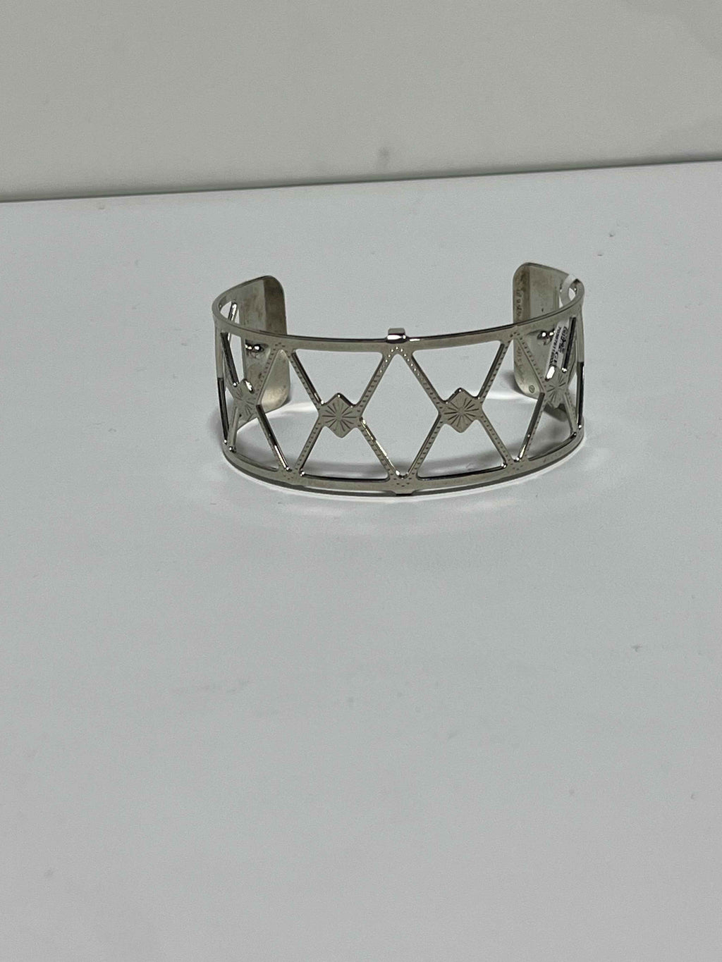 Bracelet manchette ajouré – métal argenté