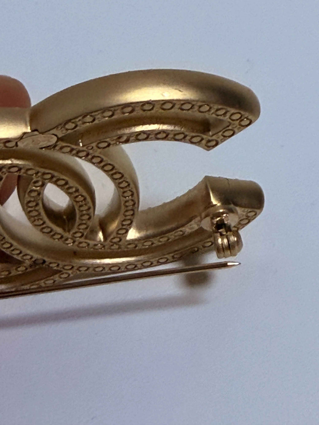 BROCHE CHANEL CC – COLLECTION CONTINUE 2018 CHANEL x Karl Lagerfeld