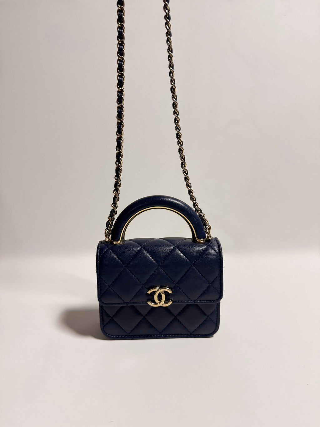 Chanel 12 cm – 2022 – Cuir agneau matelassé bleu marine
