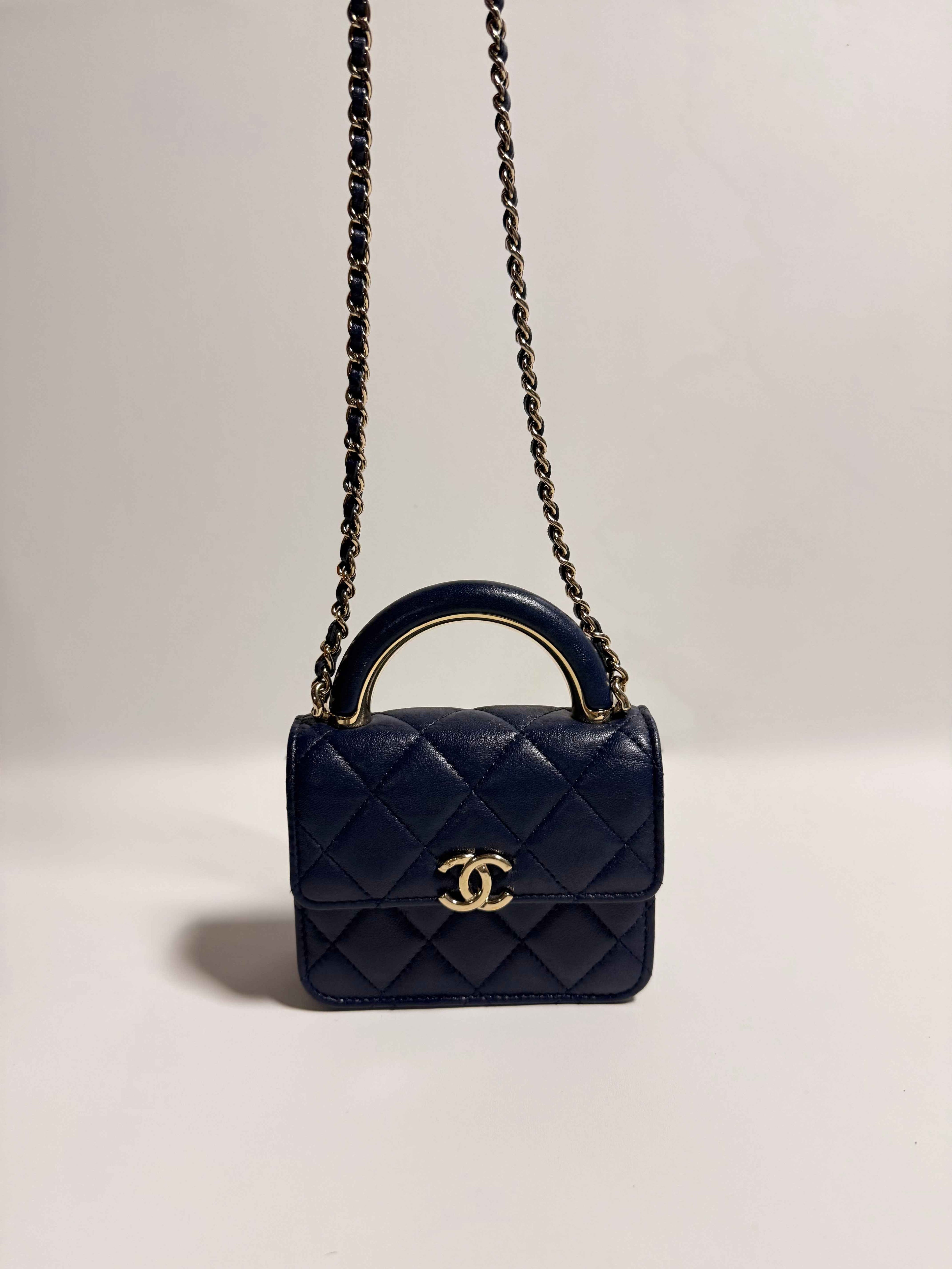 Chanel 12 cm – 2022 – Cuir agneau matelassé bleu marine
