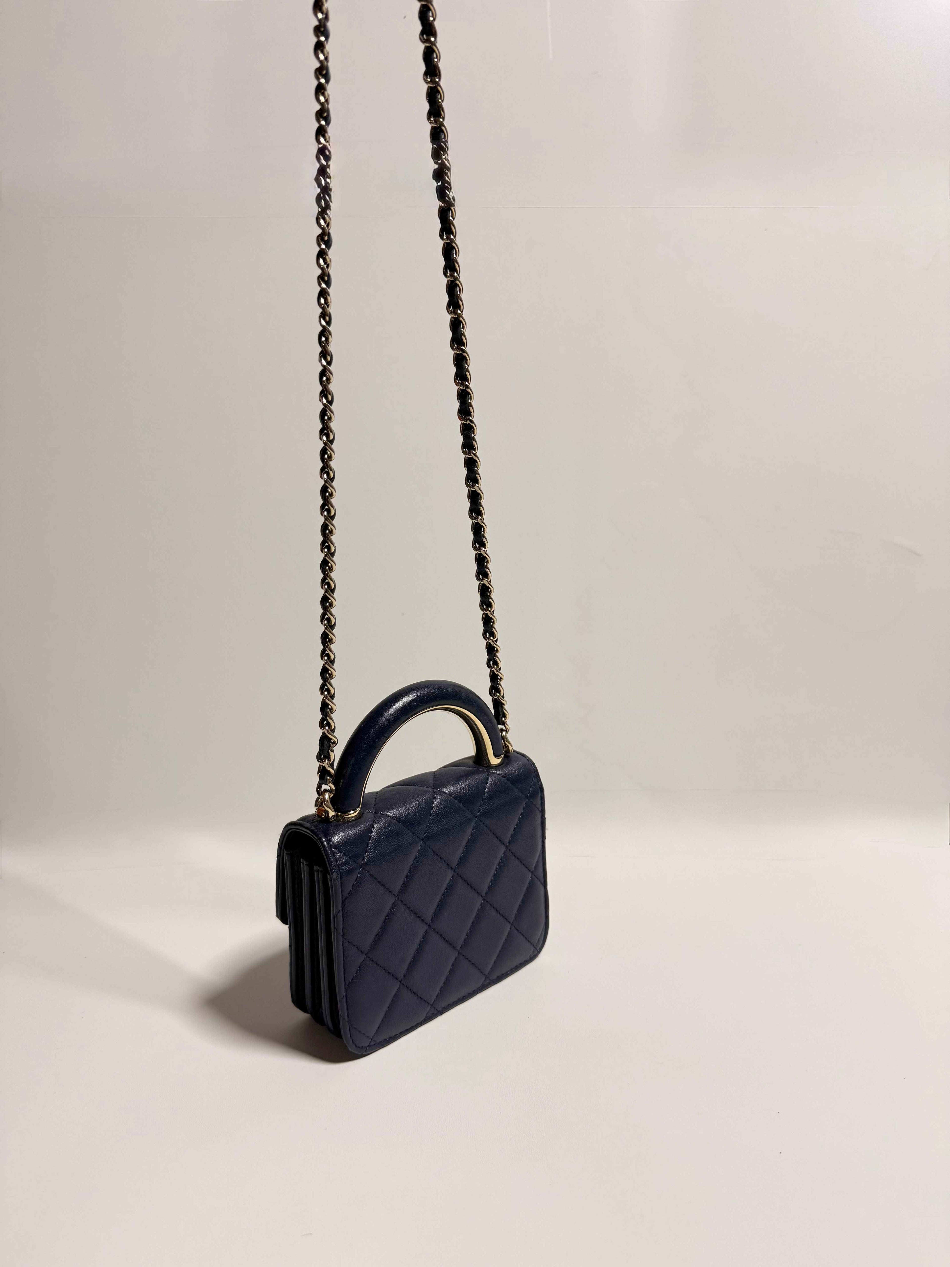Chanel 12 cm – 2022 – Cuir agneau matelassé bleu marine