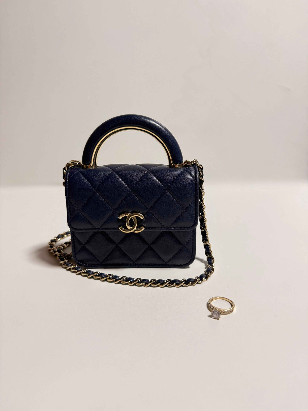 Chanel 12 cm – 2022 – Cuir agneau matelassé bleu marine