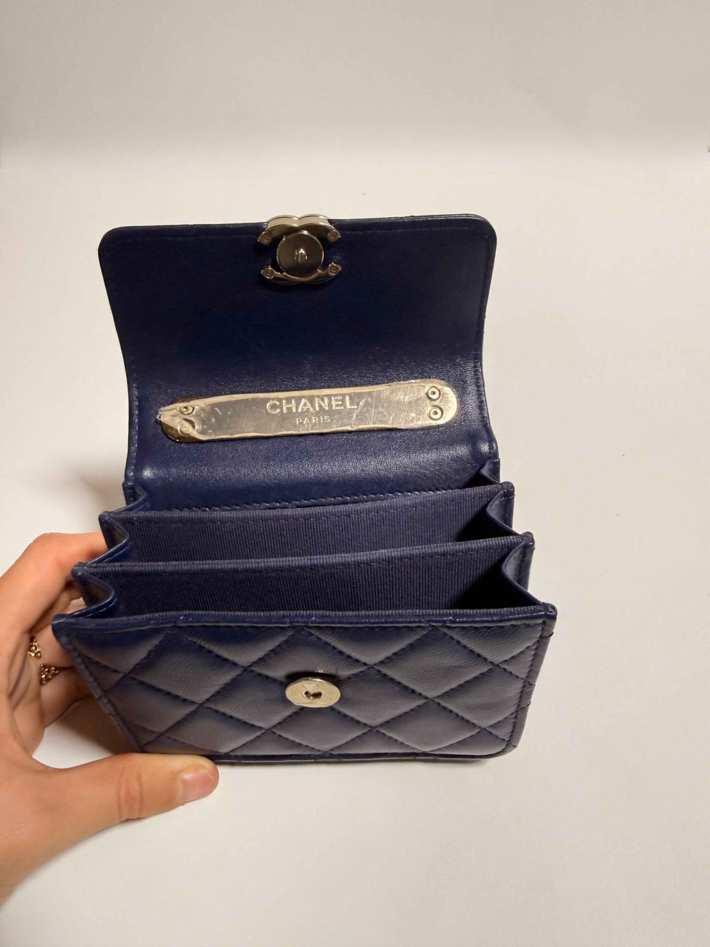 Chanel 12 cm – 2022 – Cuir agneau matelassé bleu marine