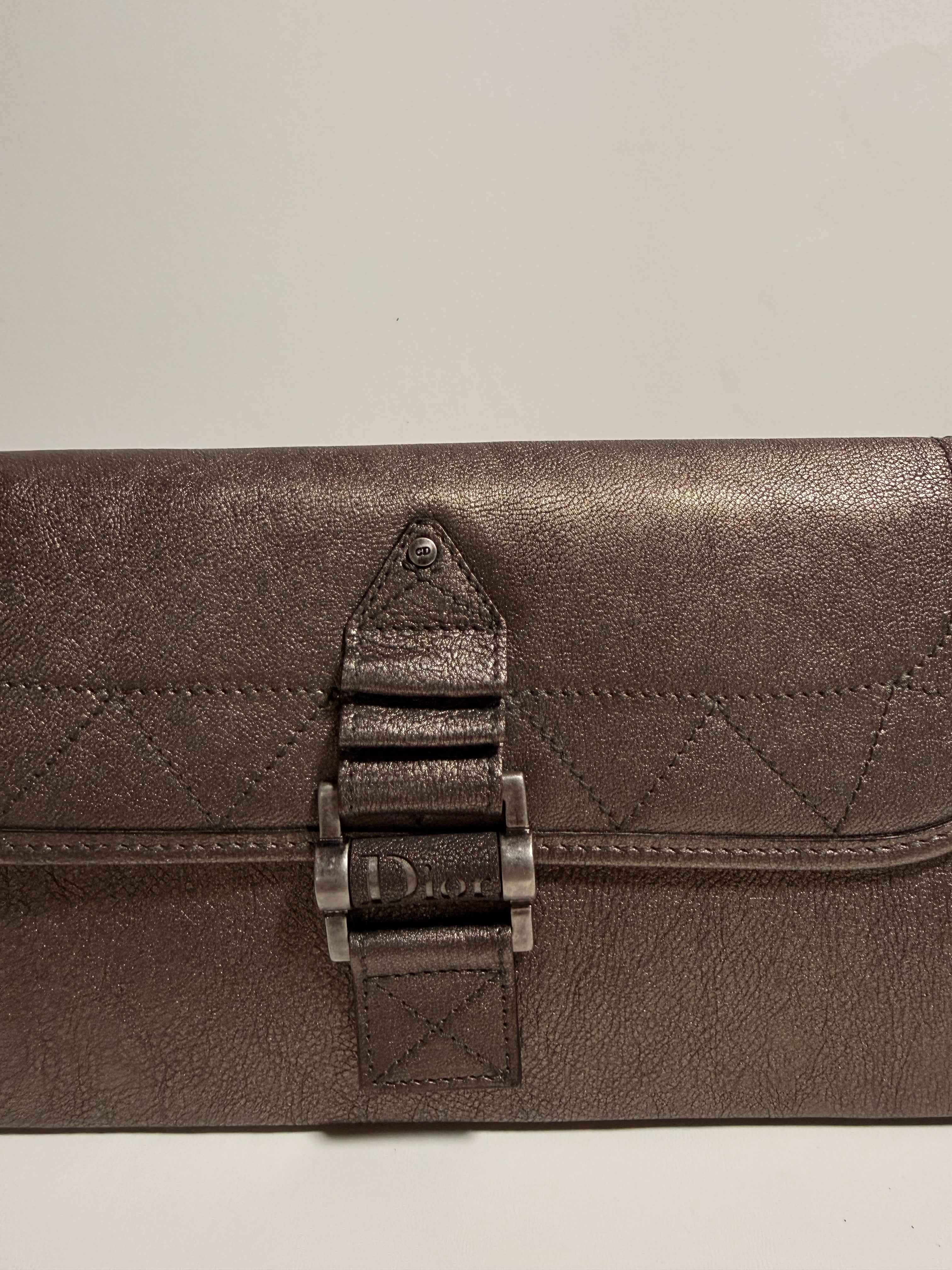 Christian Dior – Pochette 25 cm – 2006 – Cuir métallisé