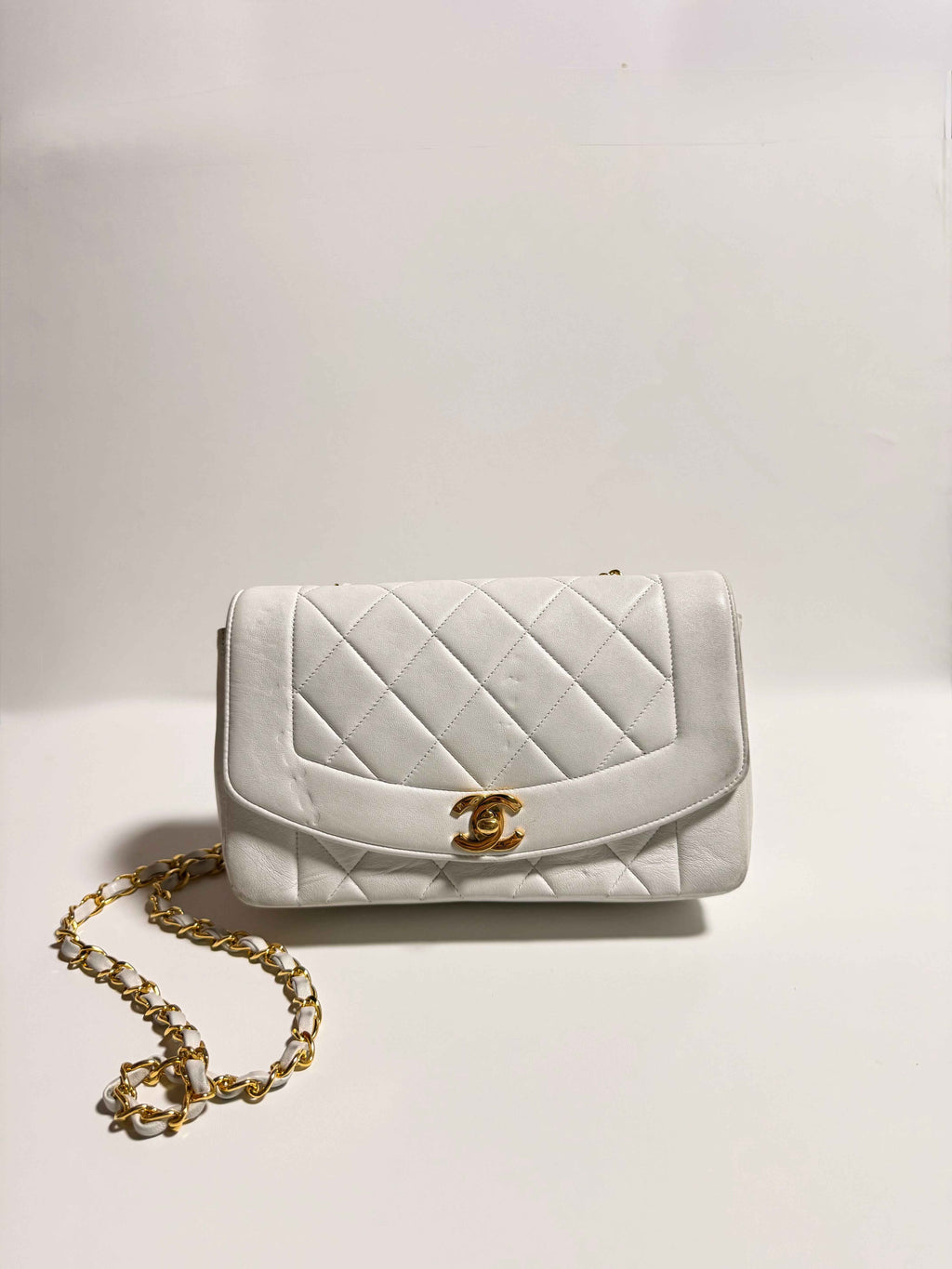 Chanel “Diana” 22 cm – Vintage circa 1992 – Cuir agneau blanc