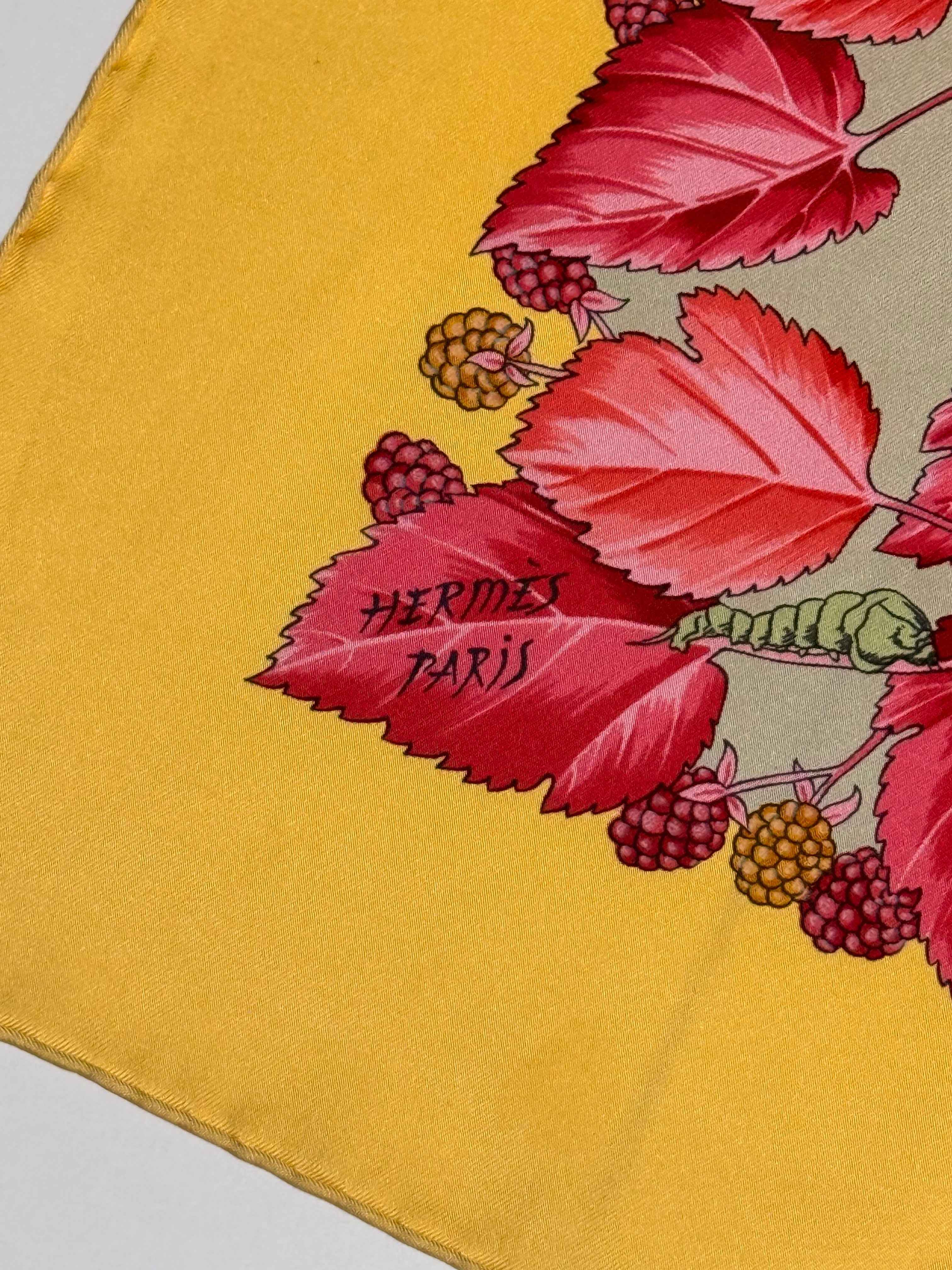 Carré Hermès “L’Arbre de Soie”, en twill 100% soie, fabriqué en France