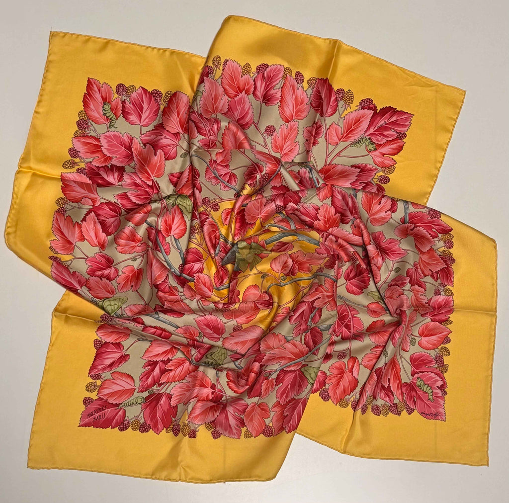 Carré Hermès “L’Arbre de Soie”, en twill 100% soie, fabriqué en France