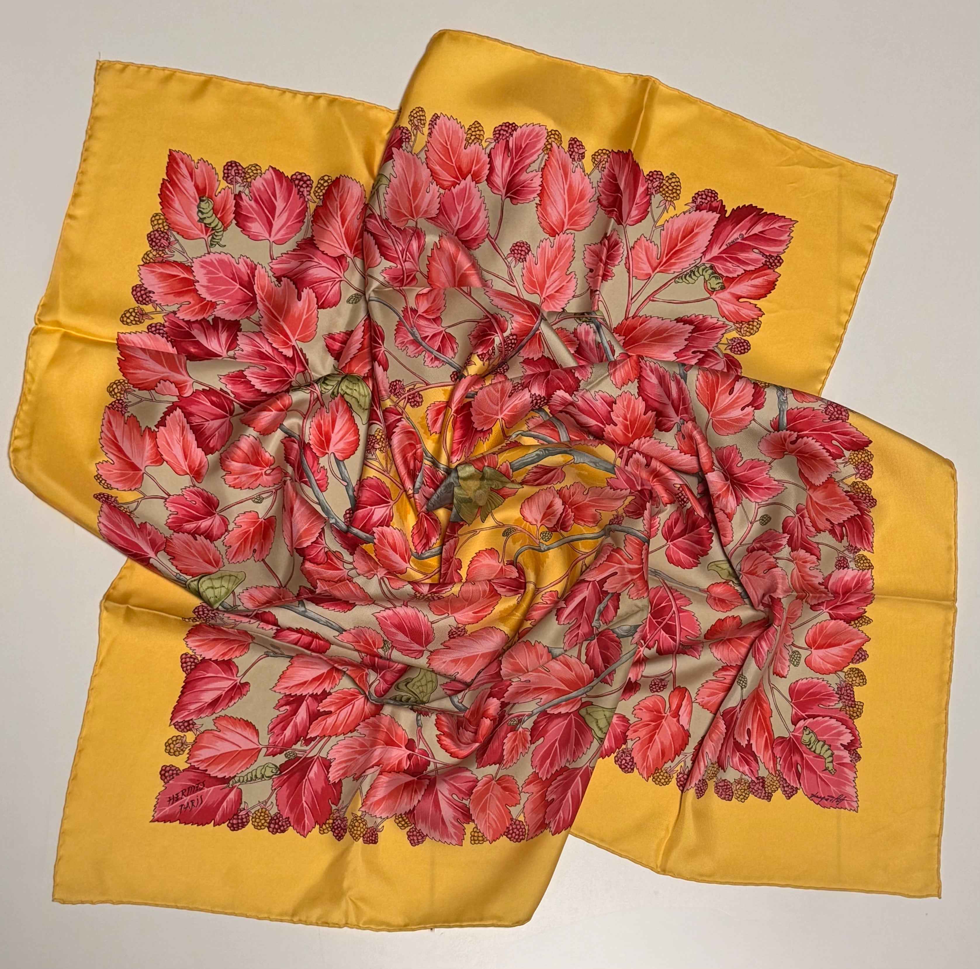 Carré Hermès “L’Arbre de Soie”, en twill 100% soie, fabriqué en France