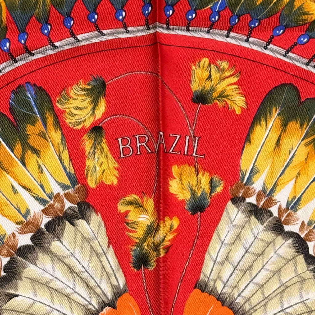 carré Hermès “Brazil” 100% twill de soie – fond rouge, signé LJ