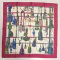 Carré Hermès 90 “Passementerie” marge framboise – soie