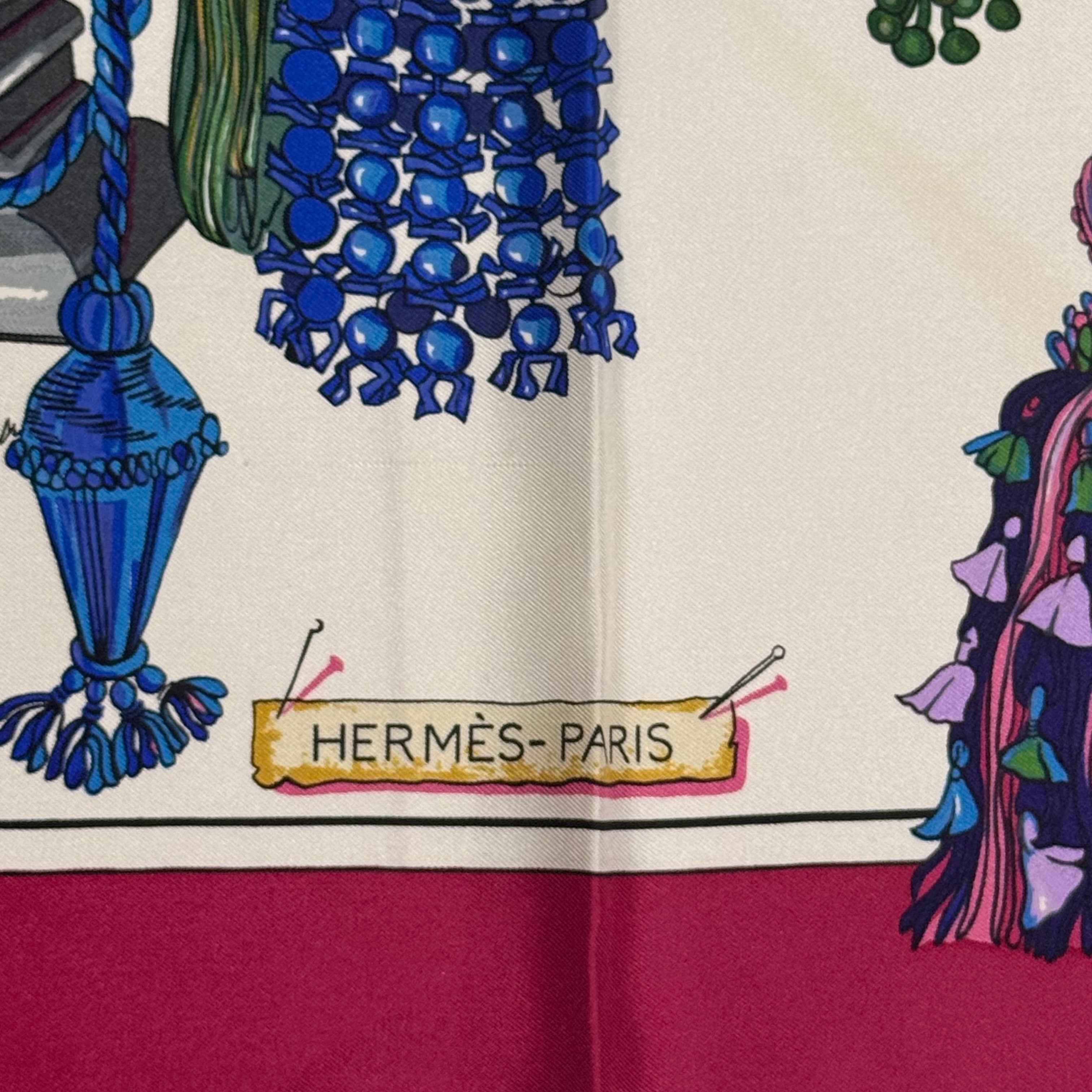 Carré Hermès 90 “Passementerie” marge framboise – soie