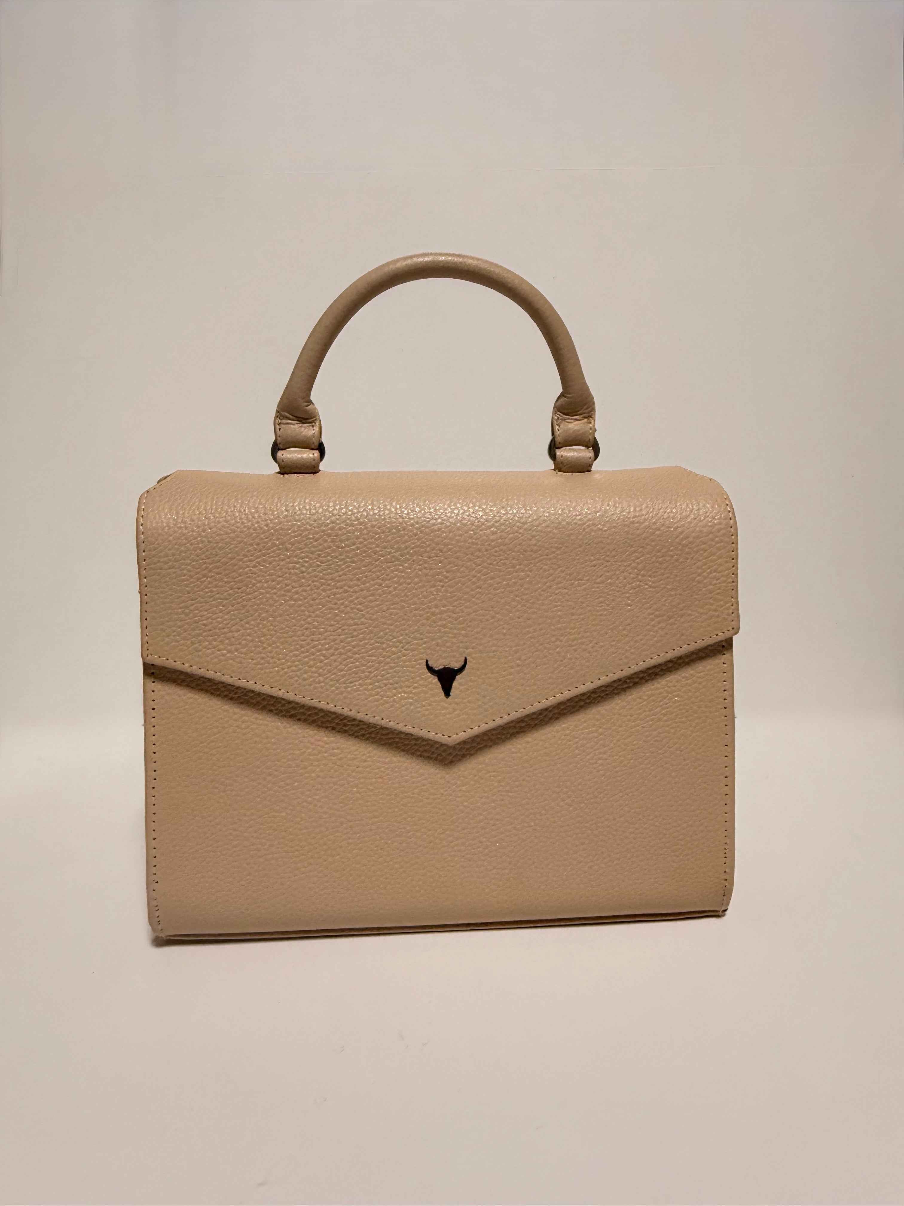 Sac en cuir beige subtilement pailleté