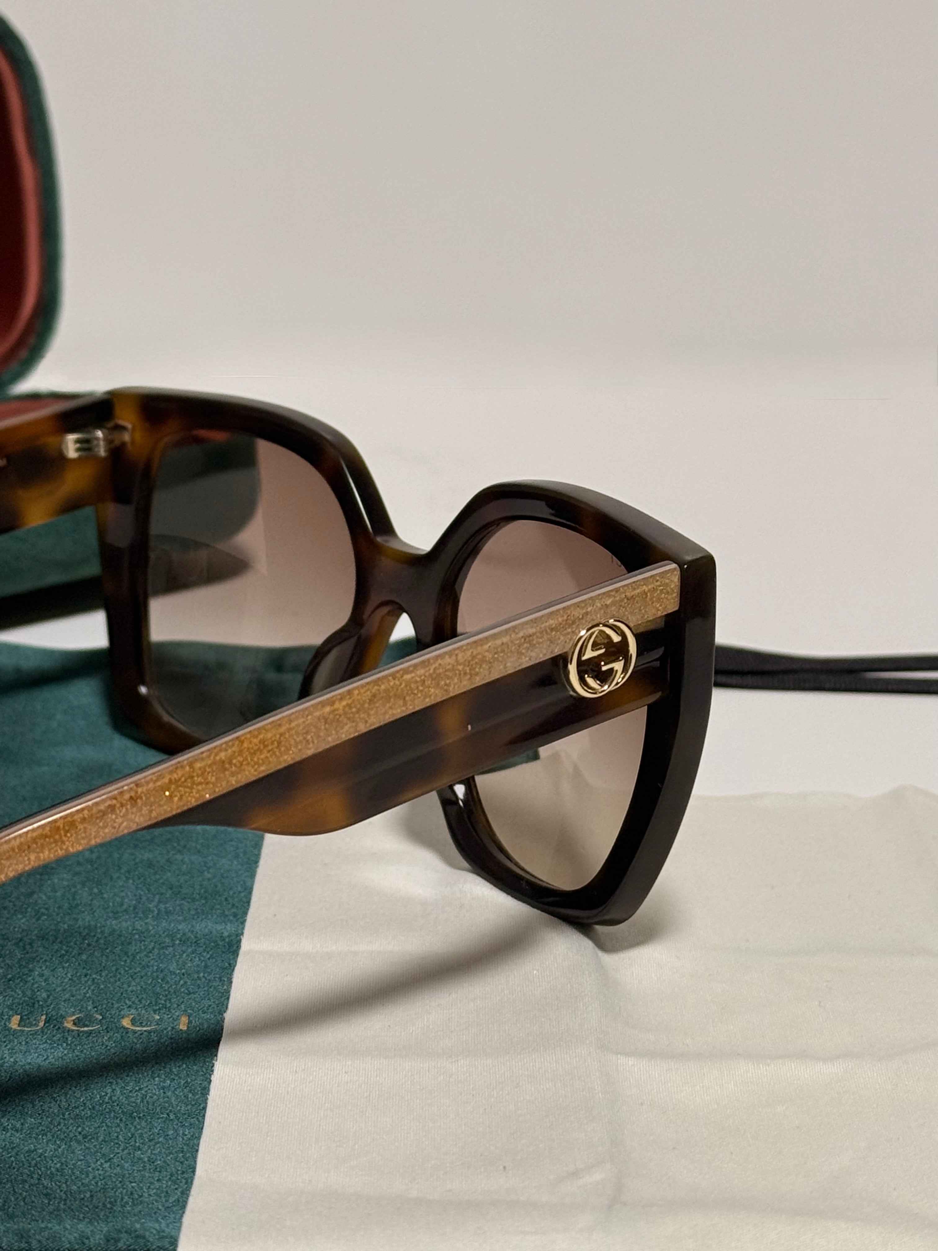 Lunettes de soleil Gucci écaille marron – étui & pochon d’origine