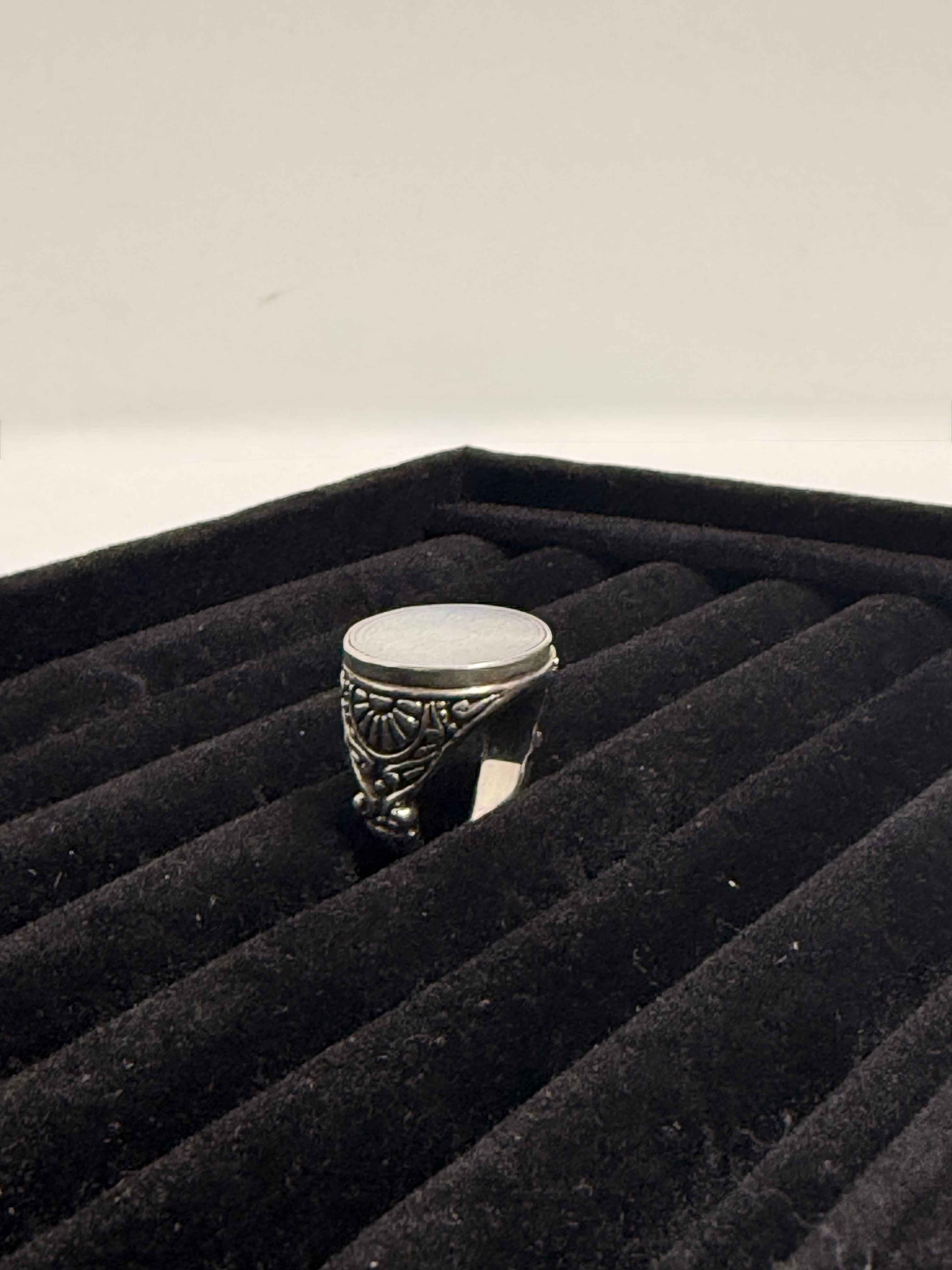 Chevalière en argent massif 925 motif soleil nacré