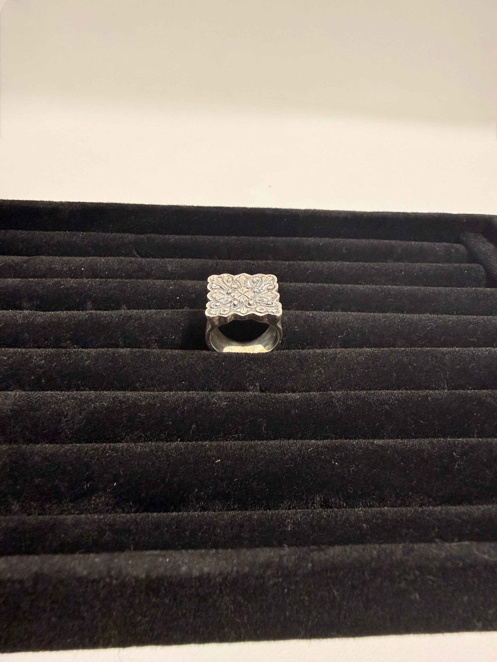 Bague en argent 925 – Motif floral gravé - Plateau carré