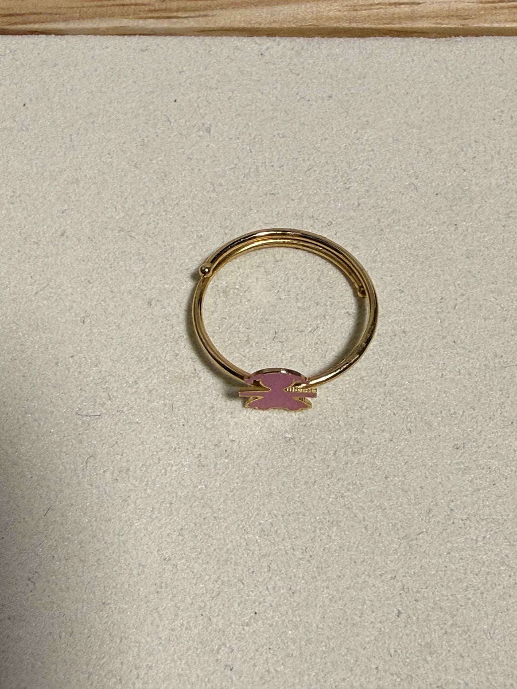 Bague enfant or 375 – Motif petite fille – Émail rose