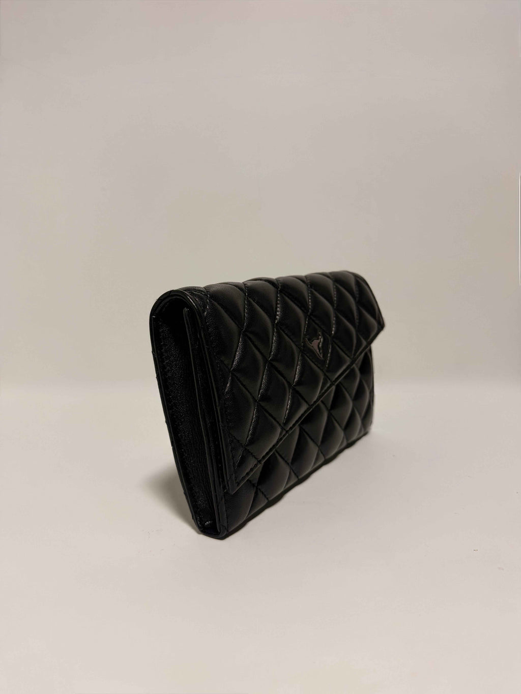 Pochette en cuir noir matelassé – Chaîne argentée