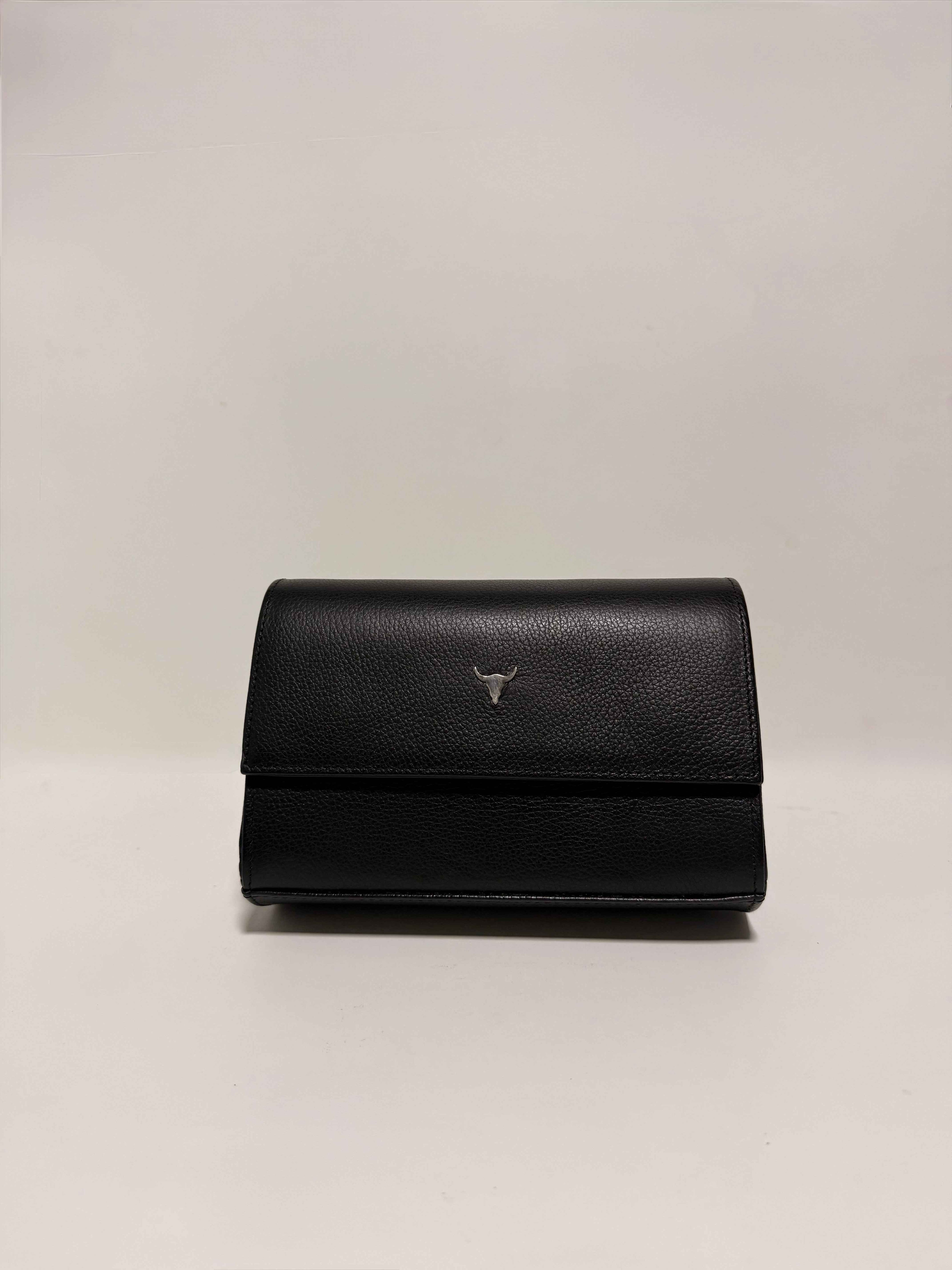 Petit sac noir en cuir – chaîne argentée
