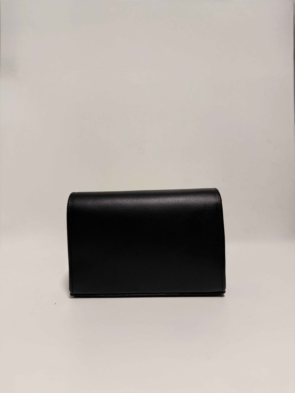 Petit sac noir en cuir – chaîne argentée