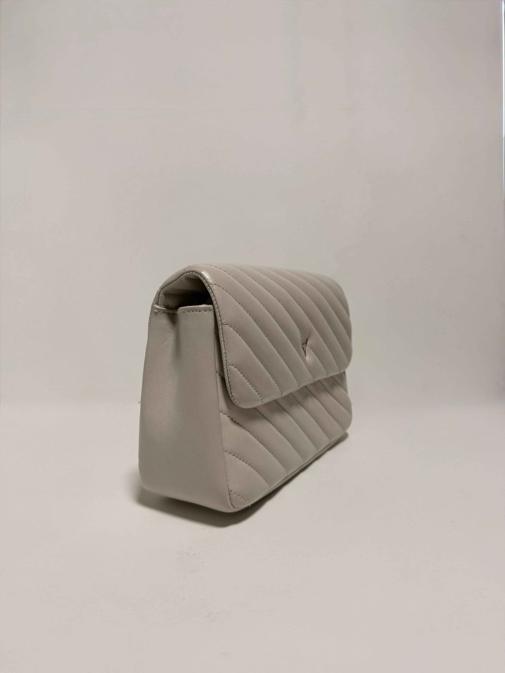 Petit sac bandoulière matelassé beige en cuir