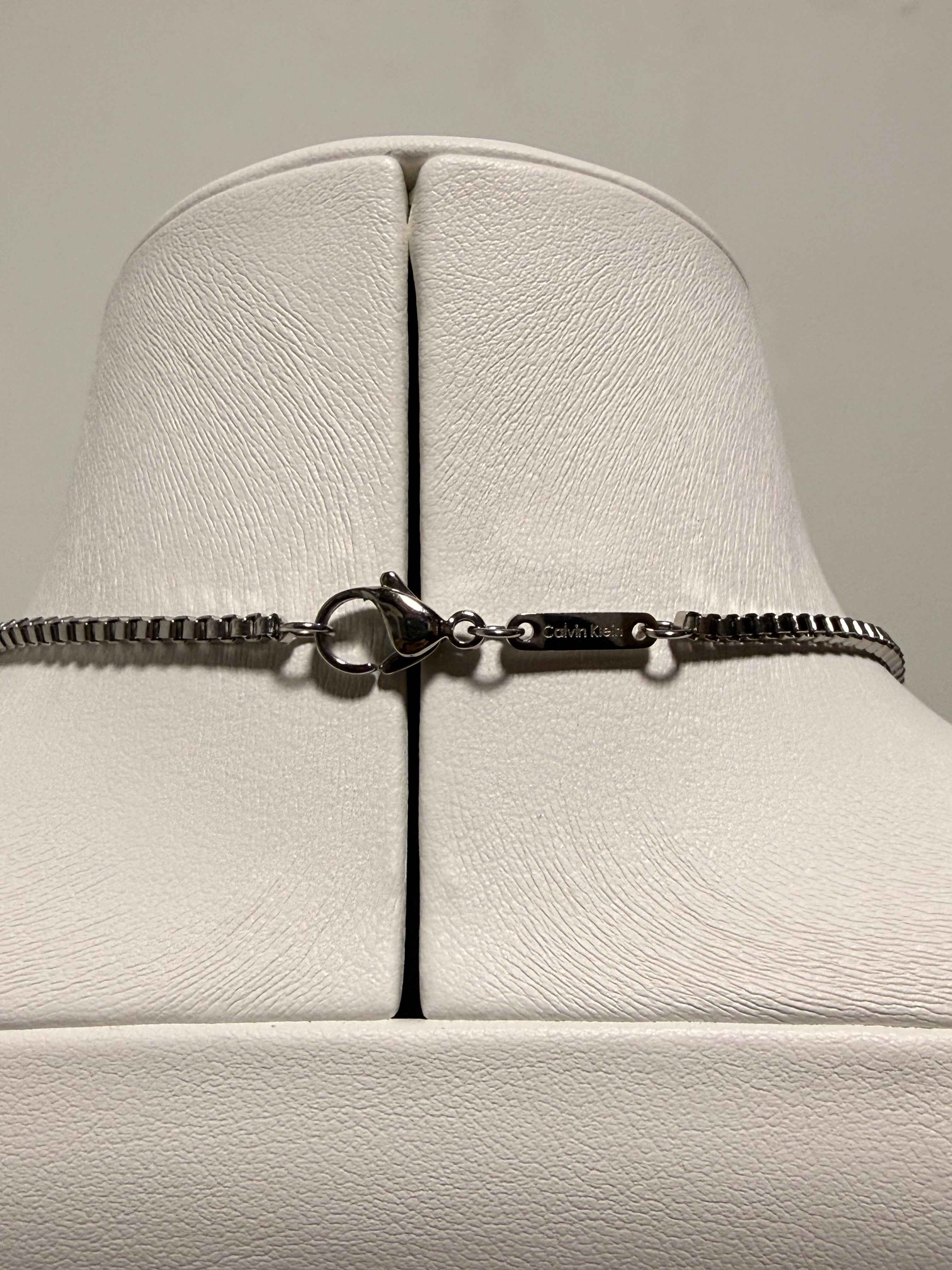 Colliers Calvin Klein - Pendentif Géométrique